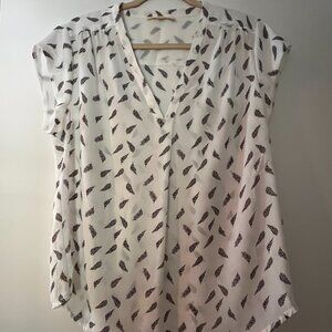 Fun2Fun White Sleeveless Shirt with Feather Pattern, L